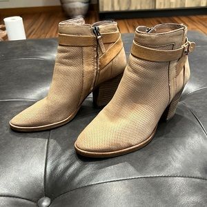 Dolce Vita Yuri Tan Suede Perforated Ankle Boots 9